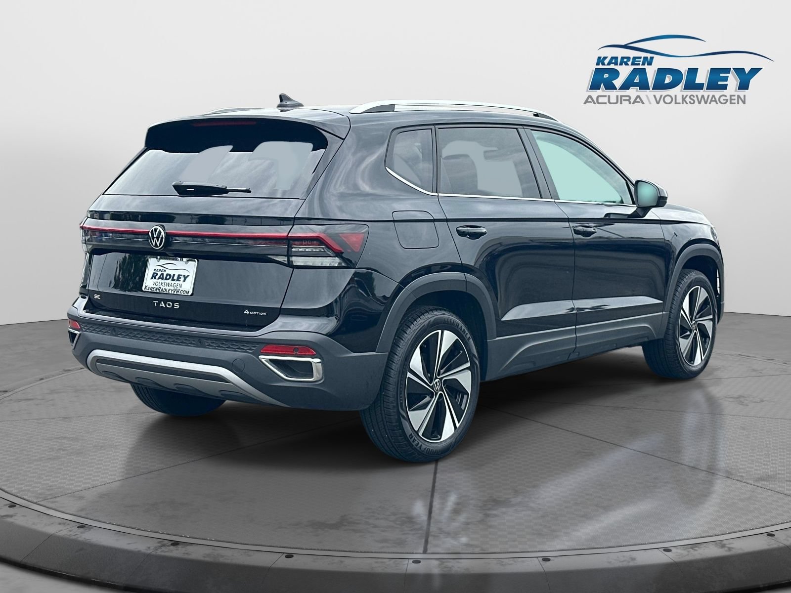 Certified 2025 Volkswagen Taos SE AWD/4WD image 2
