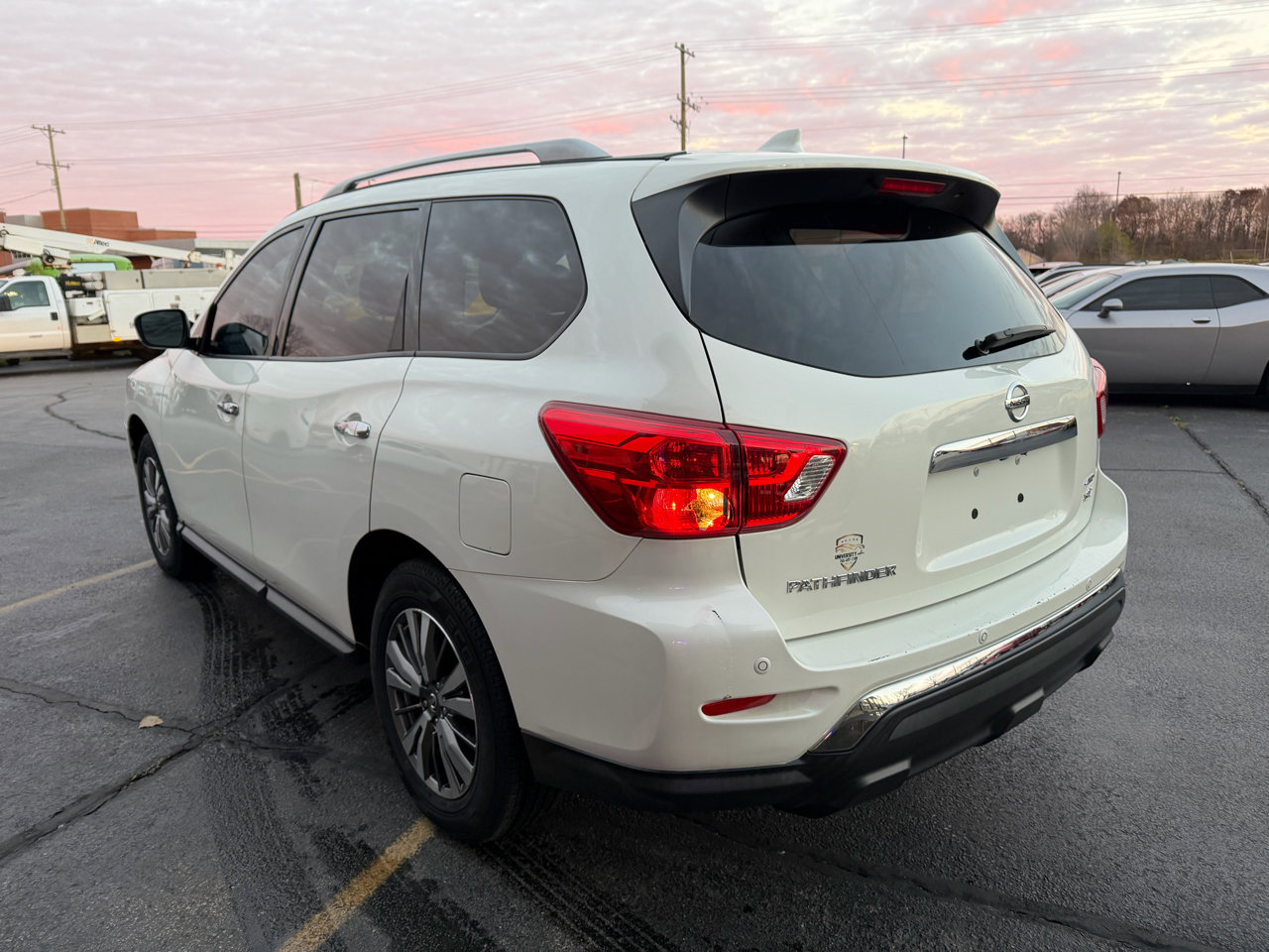 Used 2020 Nissan Pathfinder SV w/ Cargo Package image 5