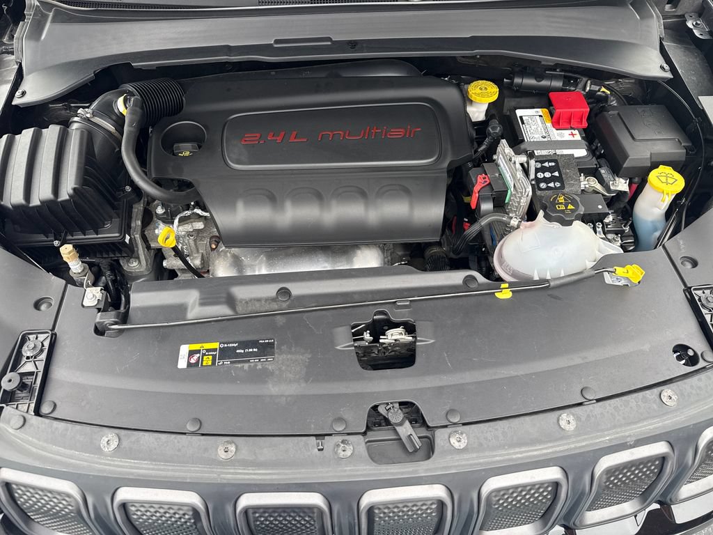 Used 2022 Jeep Compass Trailhawk w/ Trailhawk Convenience Group AWD/4WD image 34