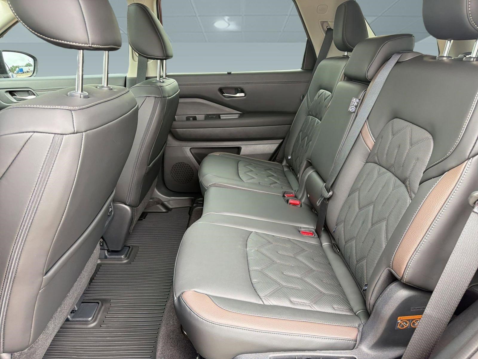New 2026 Nissan Pathfinder Platinum image 15
