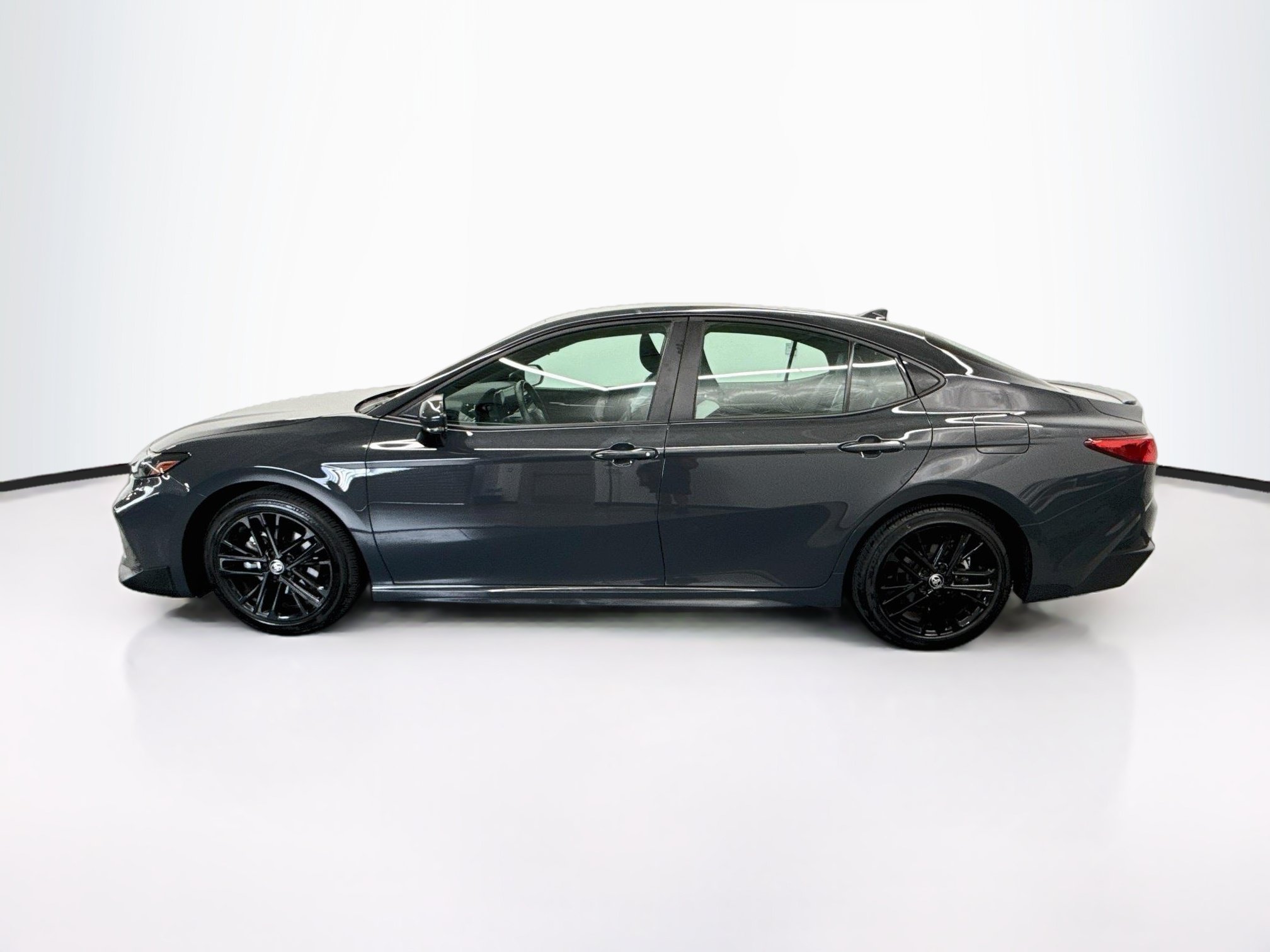 Used 2026 Toyota Camry SE FWD image 4