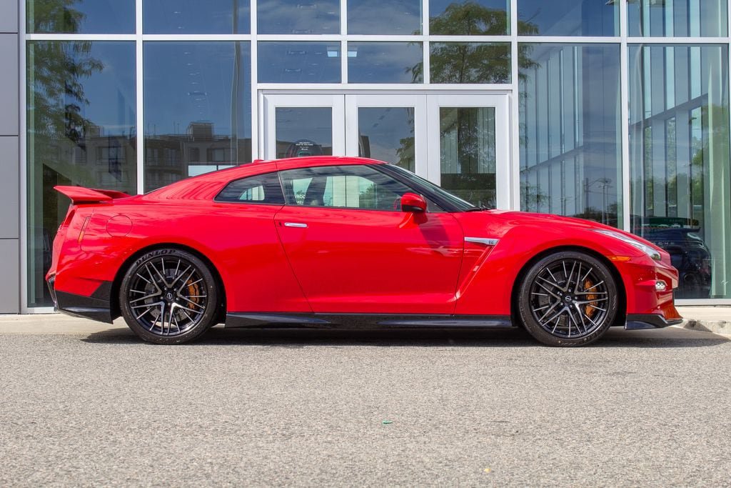 Used 2024 Nissan GT-R Premium AWD/4WD image 4