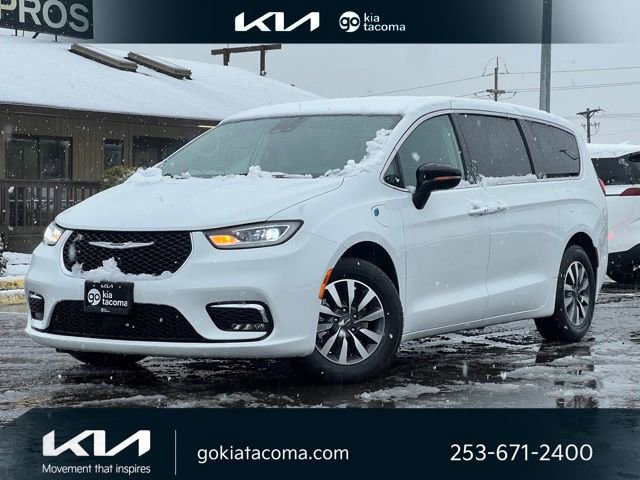 Used 2024 Chrysler Pacifica Select image 1