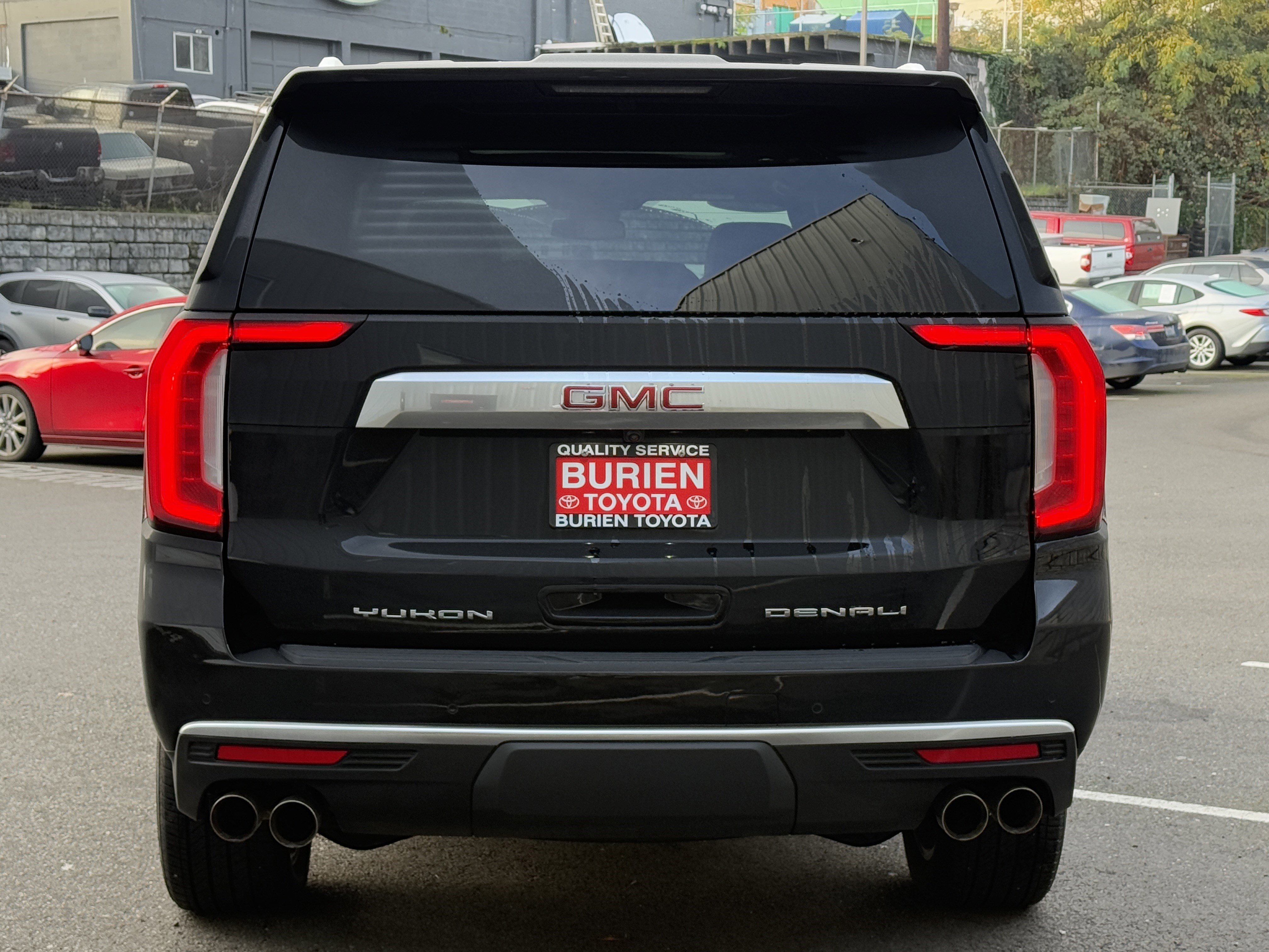 Used 2023 GMC Yukon XL Denali image 4