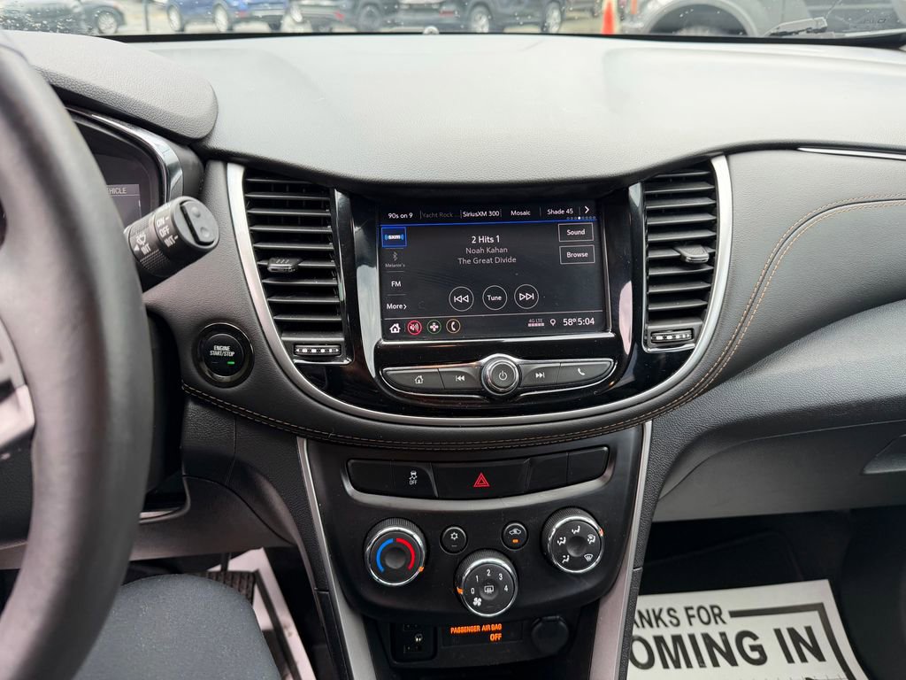 Used 2022 Chevrolet Trax LT w/ LT Convenience Package AWD/4WD image 16