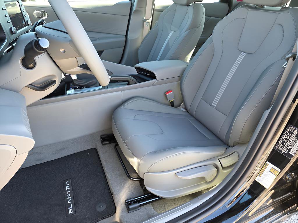 New 2026 Hyundai Elantra SE FWD image 13