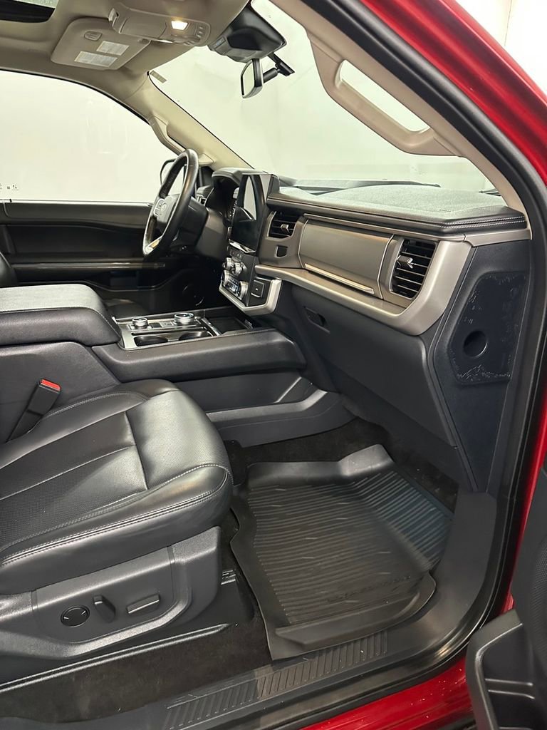 Used 2022 Ford Expedition XLT w/ Equipment Group 202A AWD/4WD image 41