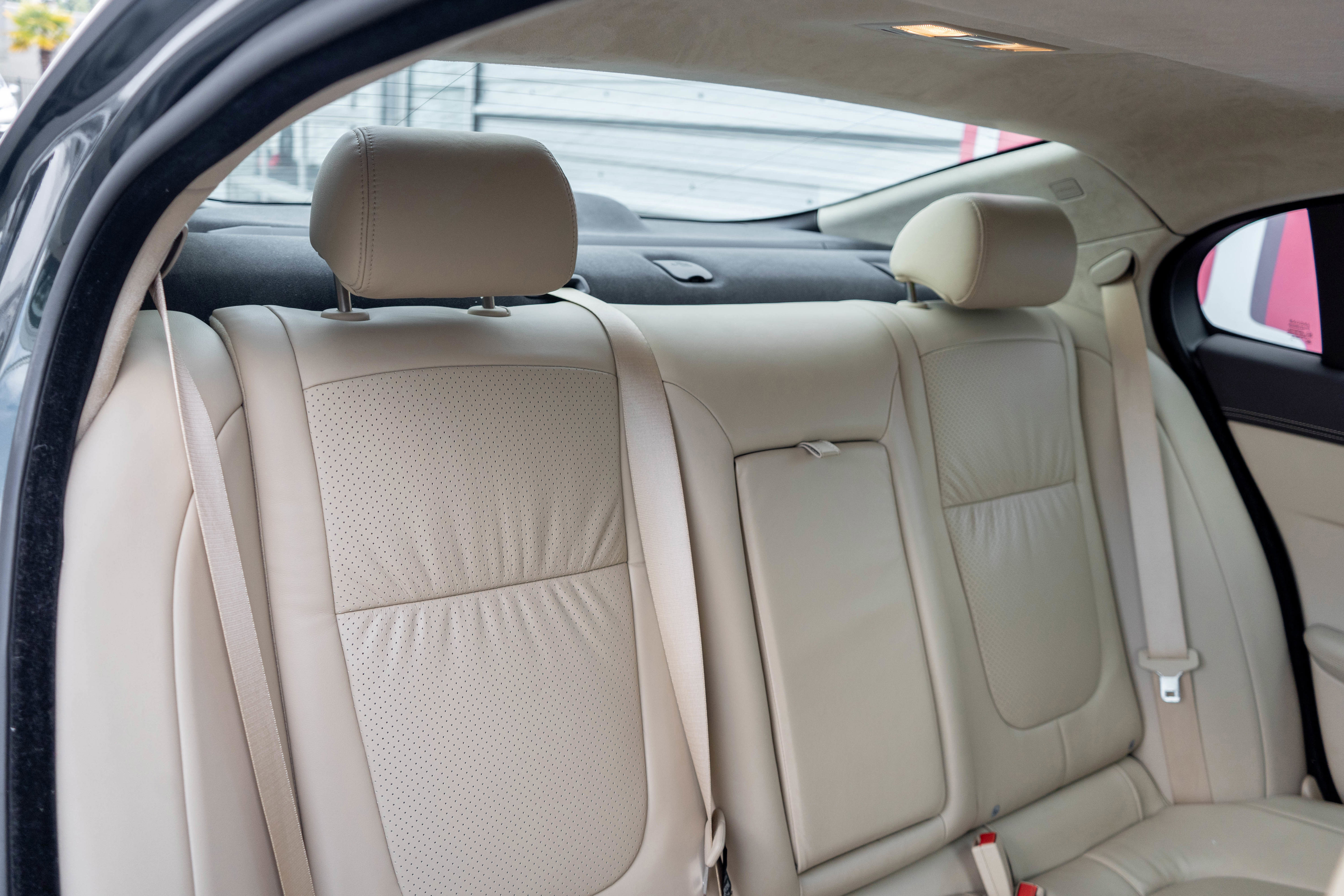 Used 2011 Jaguar XF Portfolio RWD image 33