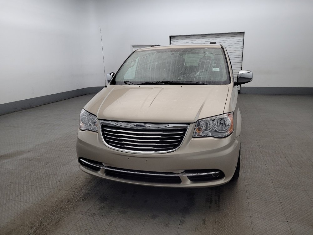 Used 2015 Chrysler Town & Country Touring-L w/ Driver Convenience Group image 15