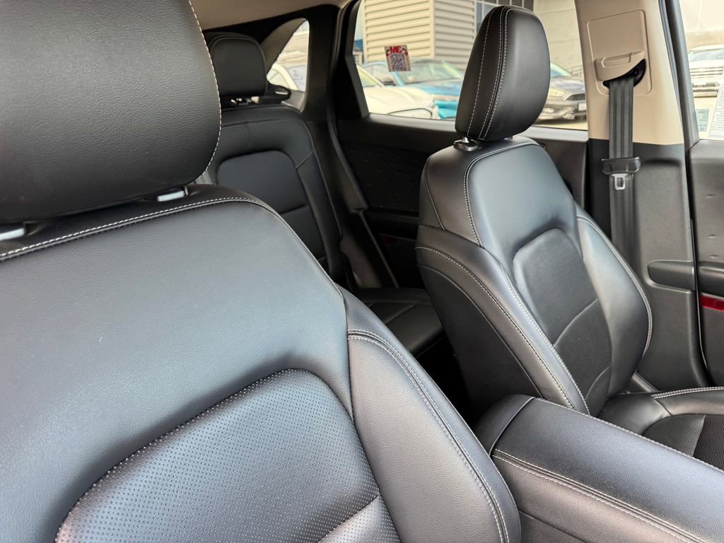 Used 2020 Ford Escape SEL image 9