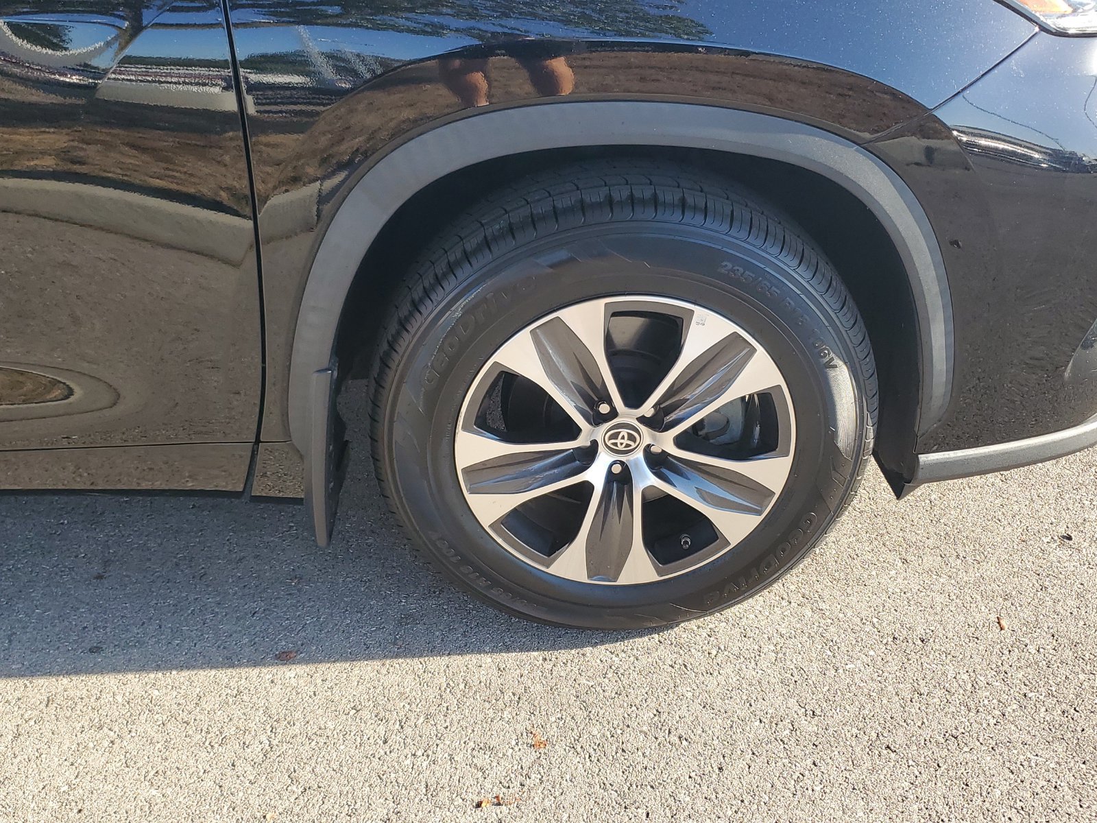 Used 2020 Toyota Highlander XLE AWD/4WD image 5