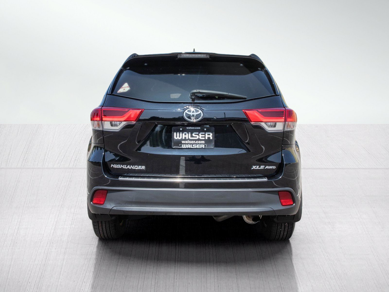 Used 2019 Toyota Highlander XLE AWD/4WD image 4
