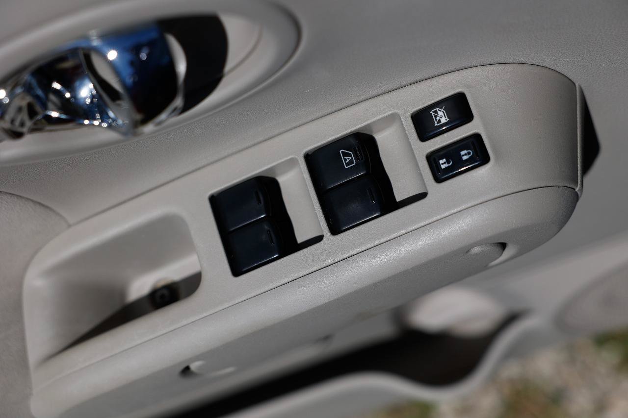 Used 2009 Nissan Cube 1.8 S w/ Interior Designer Pkg FWD image 40