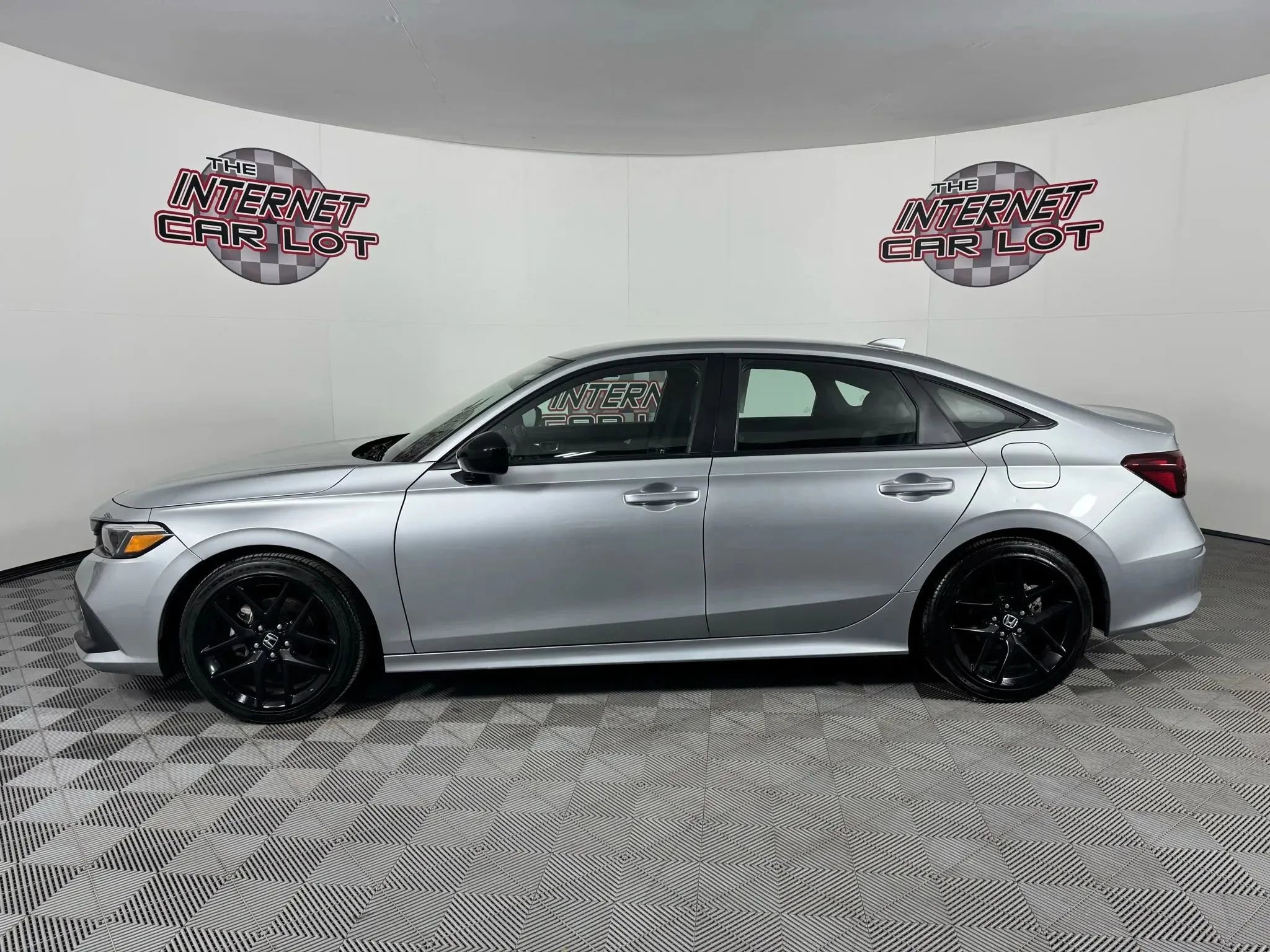 Used 2025 Honda Civic Sport image 4