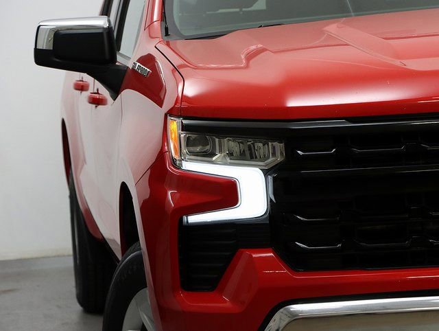 Used 2023 Chevrolet Silverado 1500 LT w/ Protection Package AWD/4WD image 4