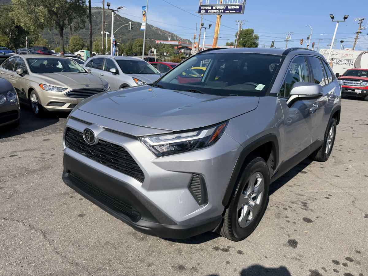 Used 2025 Toyota RAV4 XLE image 3