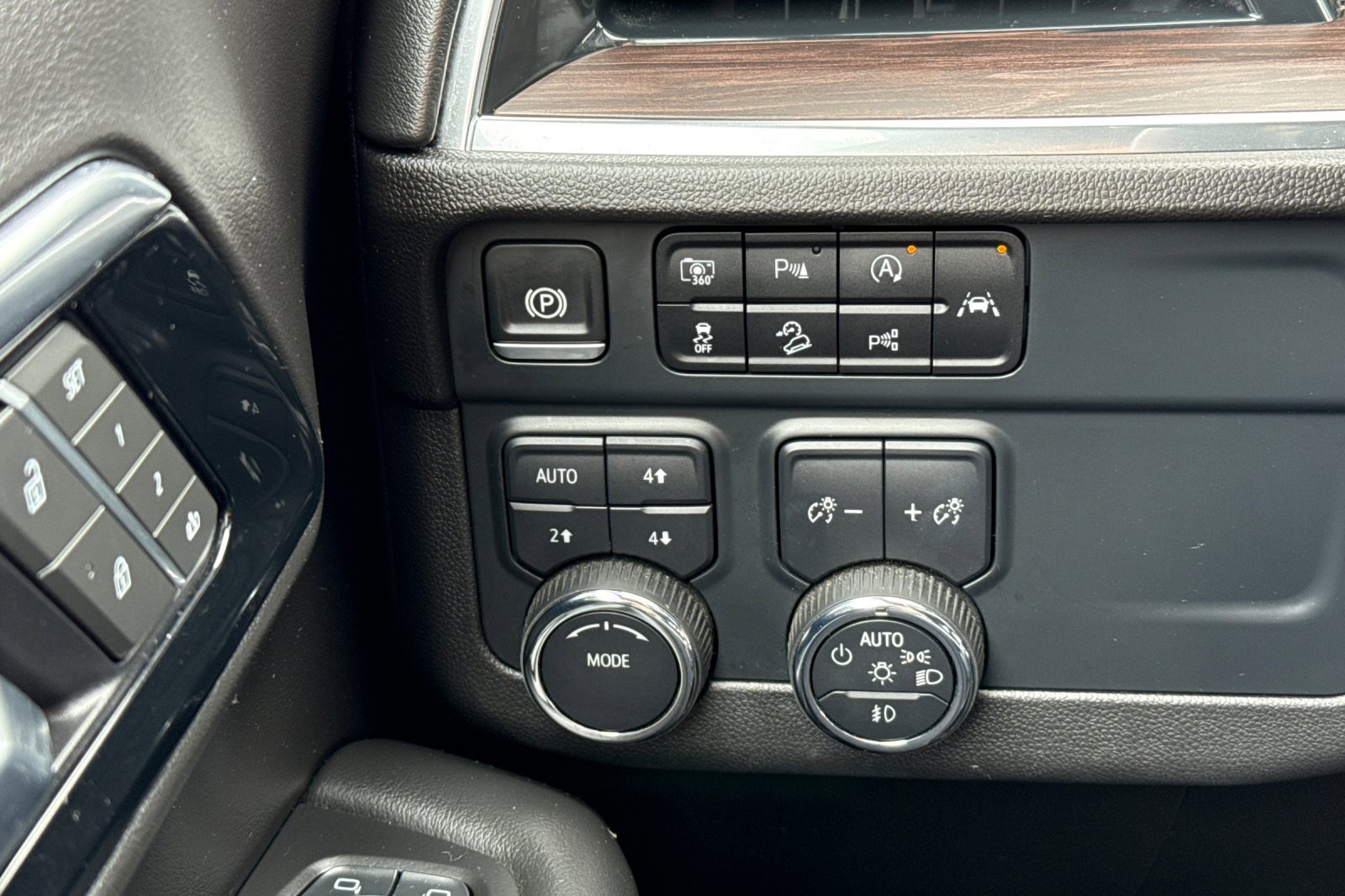 Used 2025 Chevrolet Tahoe Z71 image 38