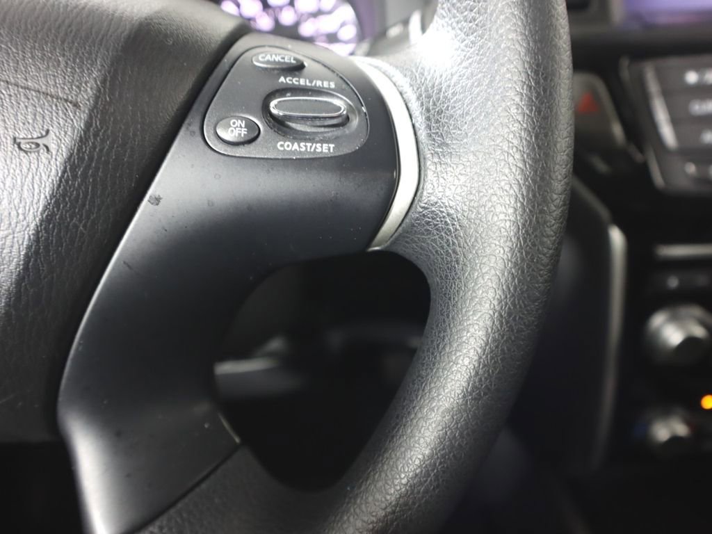 Used 2019 Nissan Pathfinder S image 15