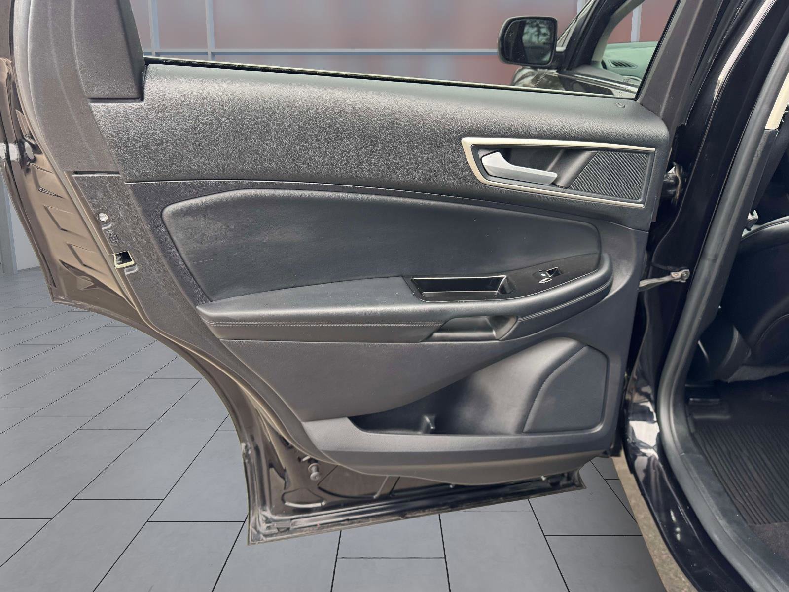 Used 2020 Ford Edge SEL w/ Convenience Package image 16