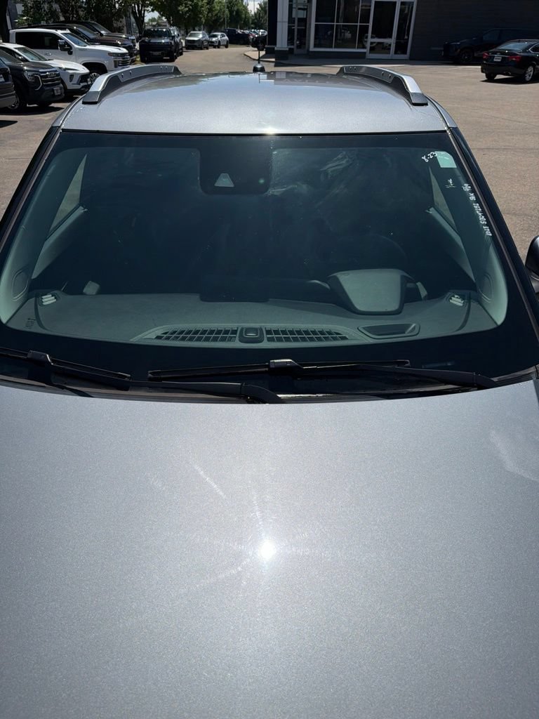 Used 2025 Chevrolet TrailBlazer LT AWD/4WD image 3