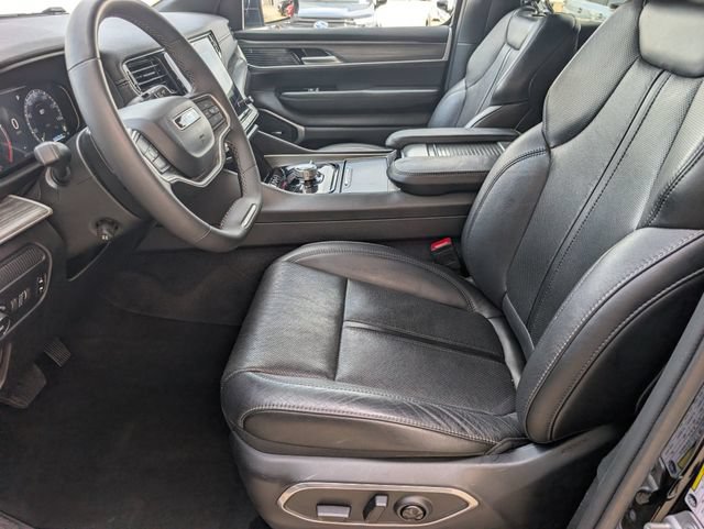 Used 2024 Jeep Wagoneer Series III AWD/4WD image 8