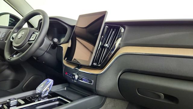 New 2026 Volvo XC60 B5 Plus w/ Protection Package AWD/4WD image 33
