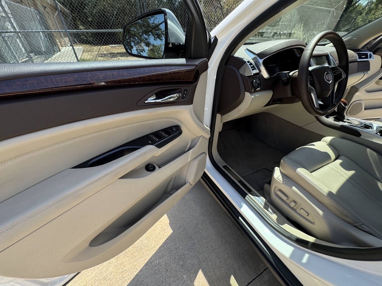 Used 2016 Cadillac SRX Luxury w/ Driver Awareness Package FWD image 20