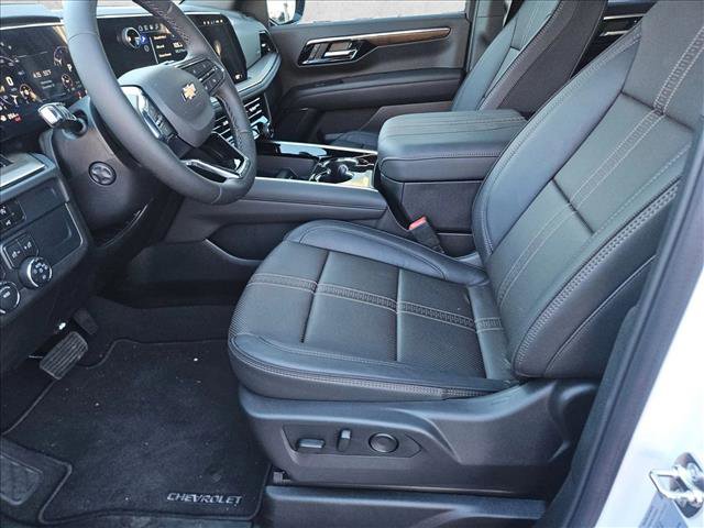 Certified 2025 Chevrolet Suburban High Country image 13