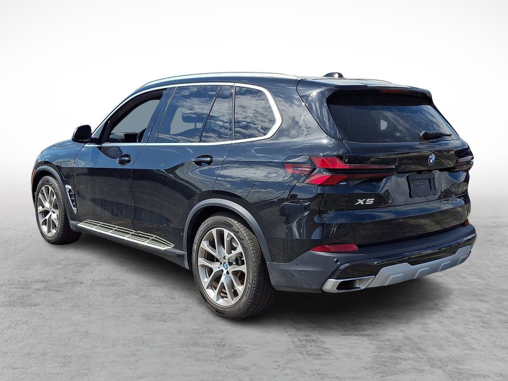 Used 2025 BMW X5 xDrive50e image 3