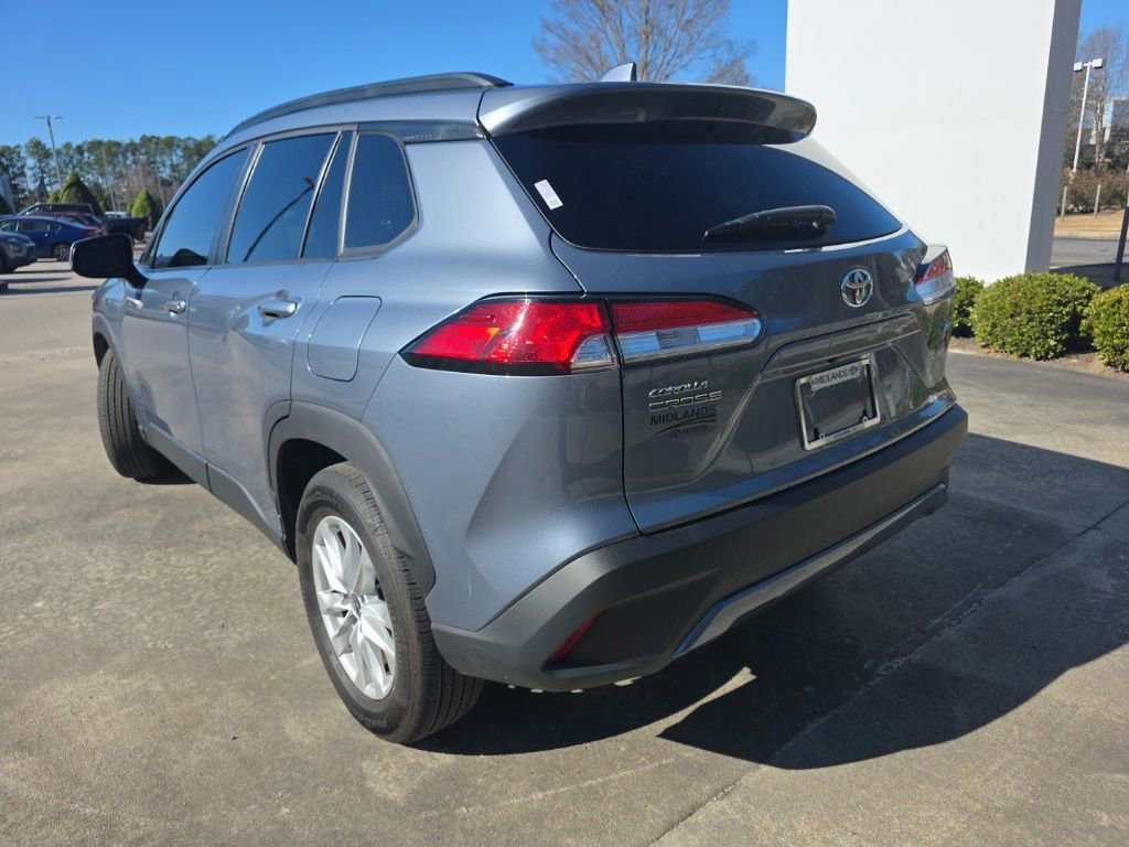 Used 2022 Toyota Corolla Cross LE image 3