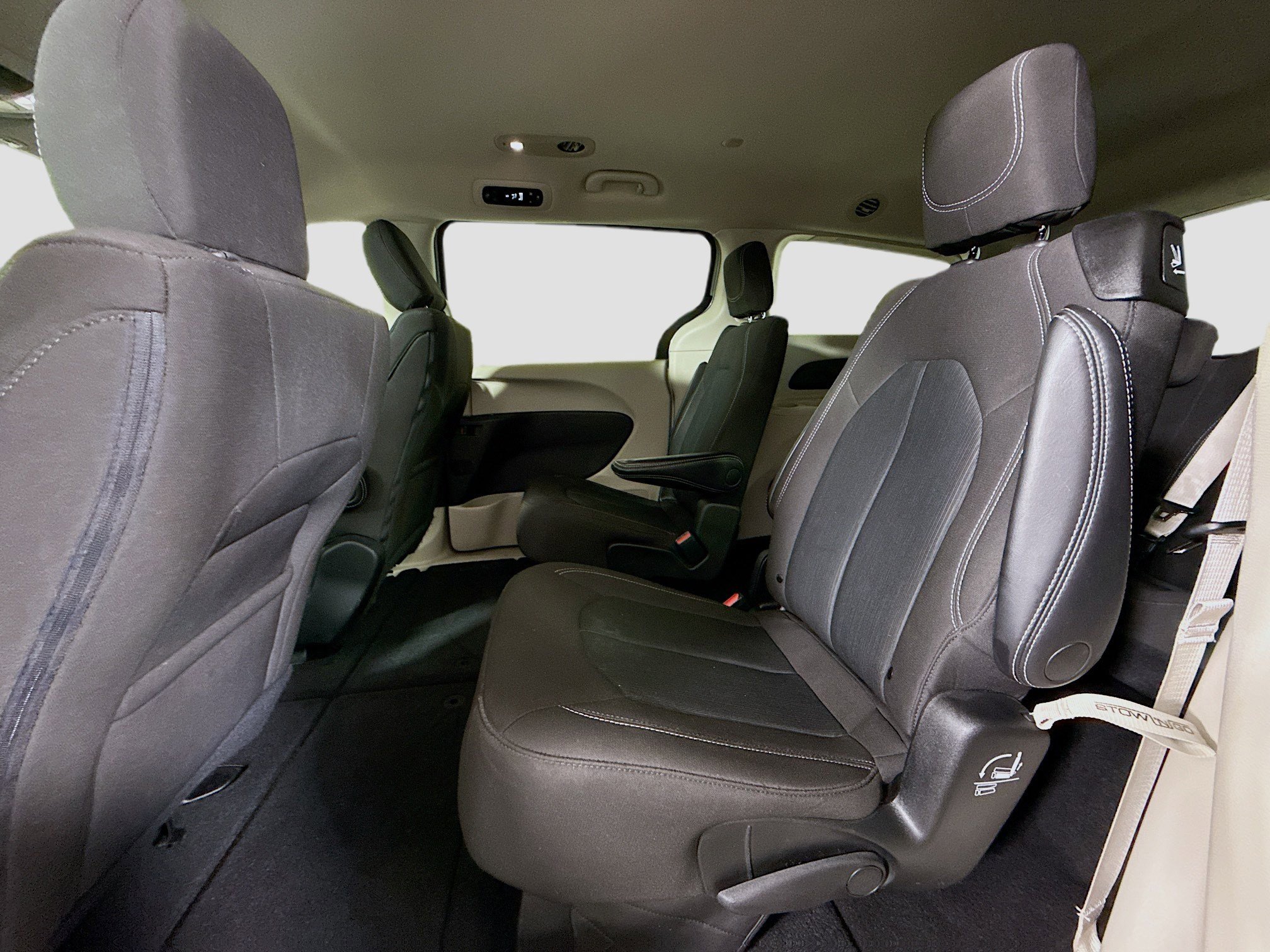 Used 2023 Chrysler Voyager LX FWD image 25