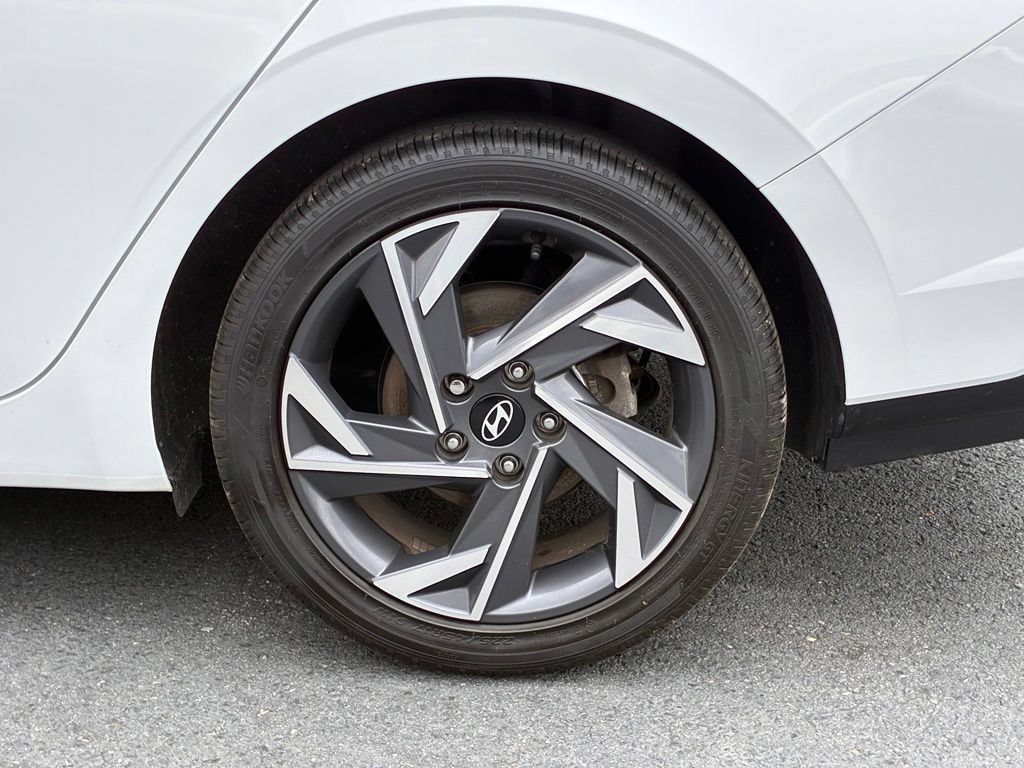 Used 2025 Hyundai Elantra Limited FWD image 47