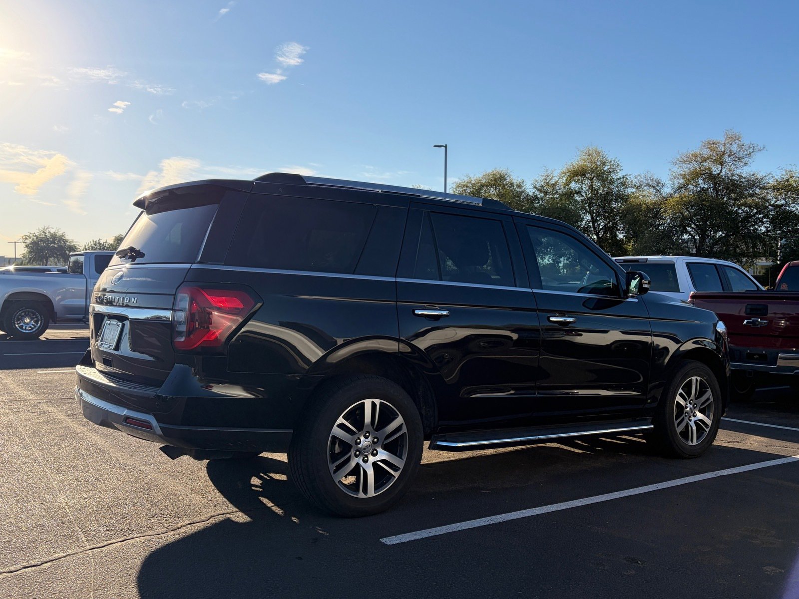 Used 2022 Ford Expedition Limited image 3