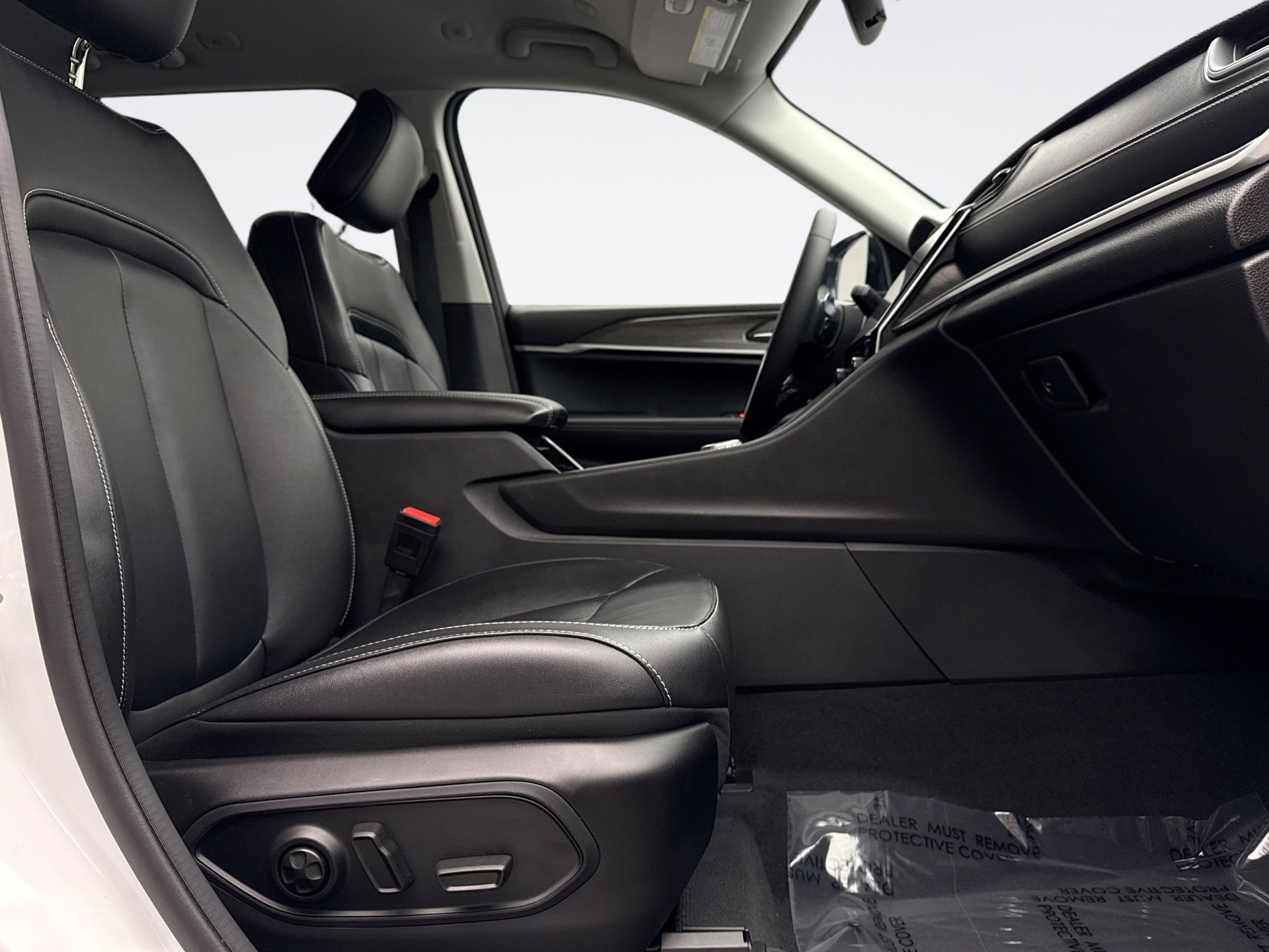 Used 2023 Jeep Grand Cherokee Limited image 16