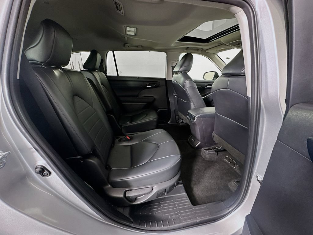 Certified 2024 Toyota Highlander XLE AWD/4WD image 28