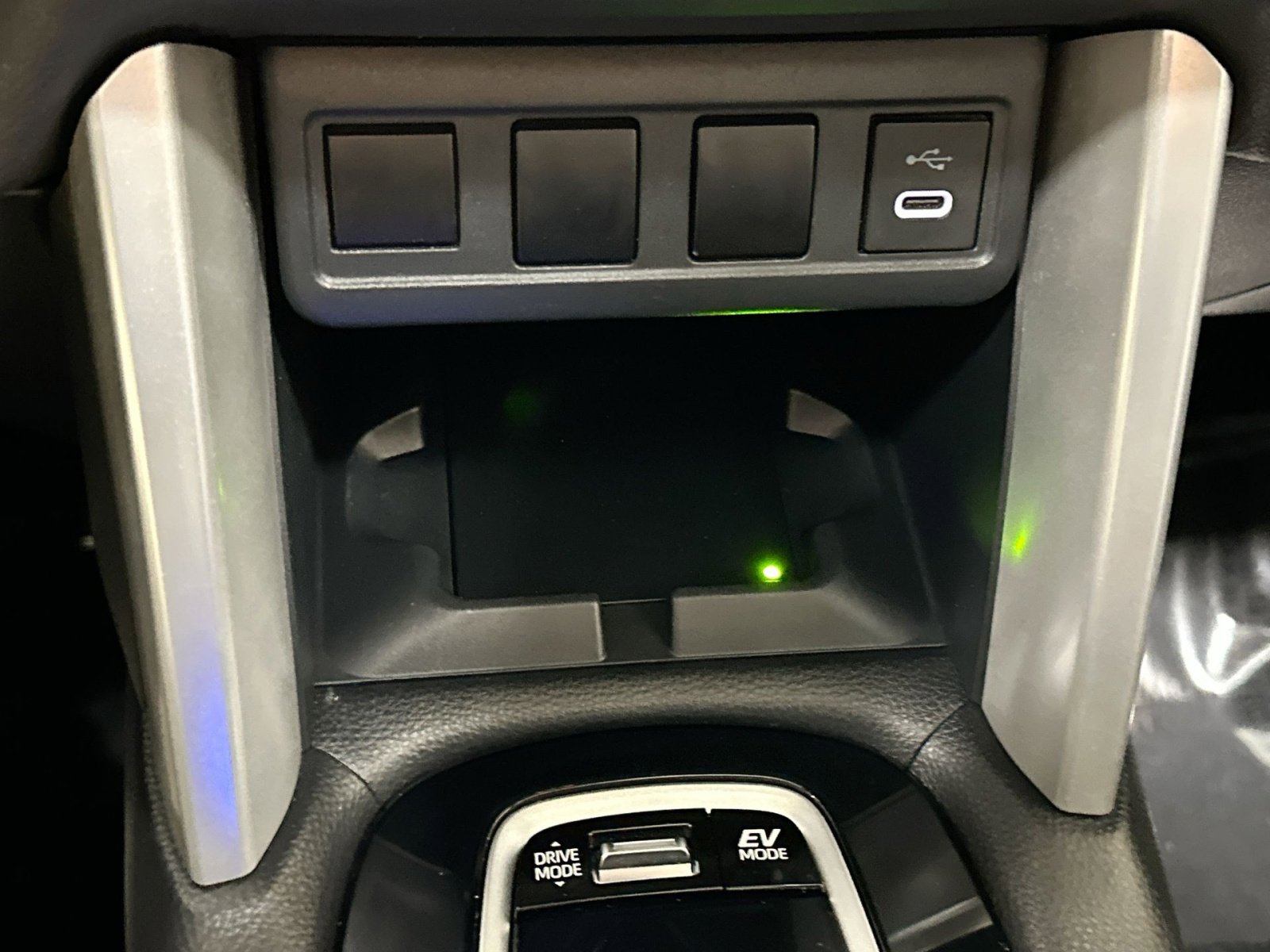 Used 2024 Toyota Corolla Cross SE w/ Moonroof Package image 25