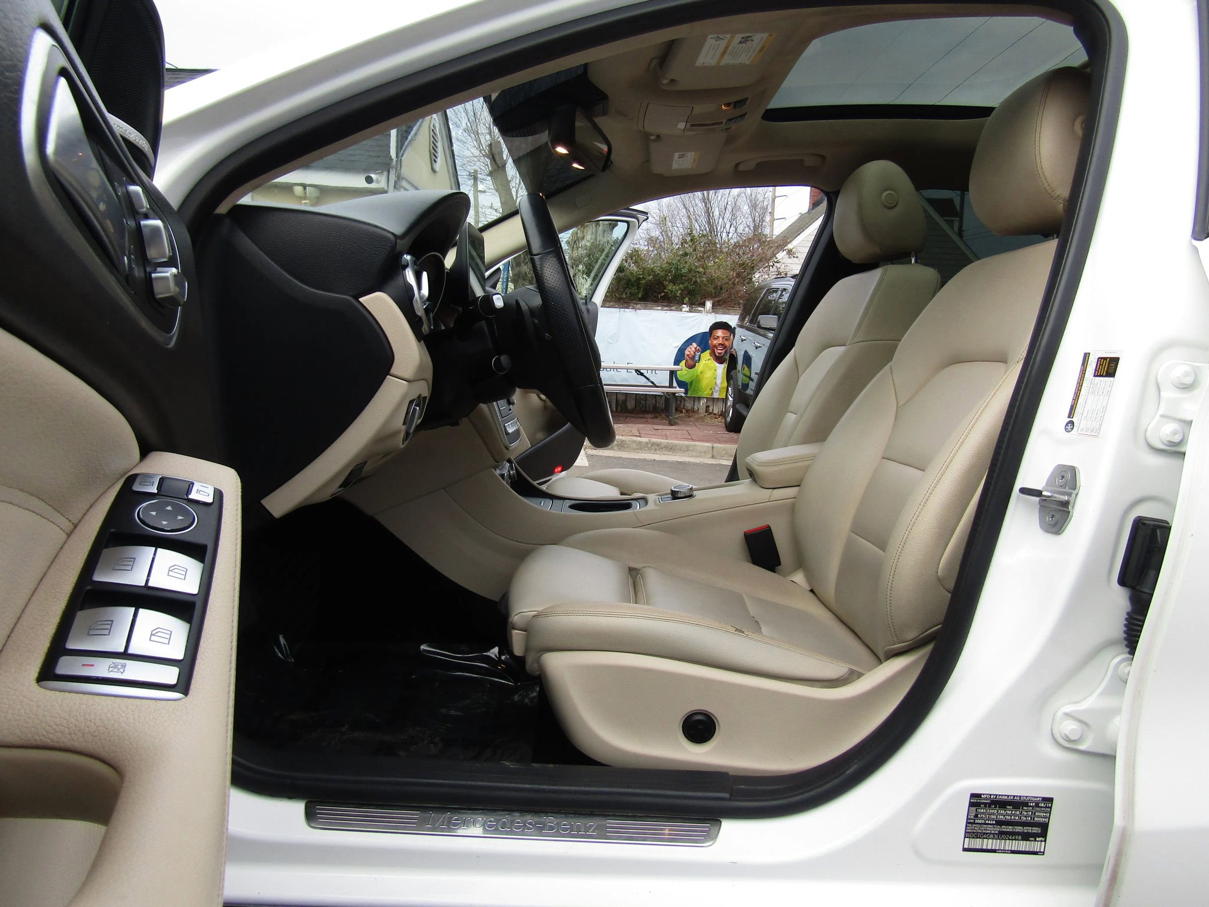 Used 2020 Mercedes-Benz GLA 250 4MATIC w/ Premium Package image 11