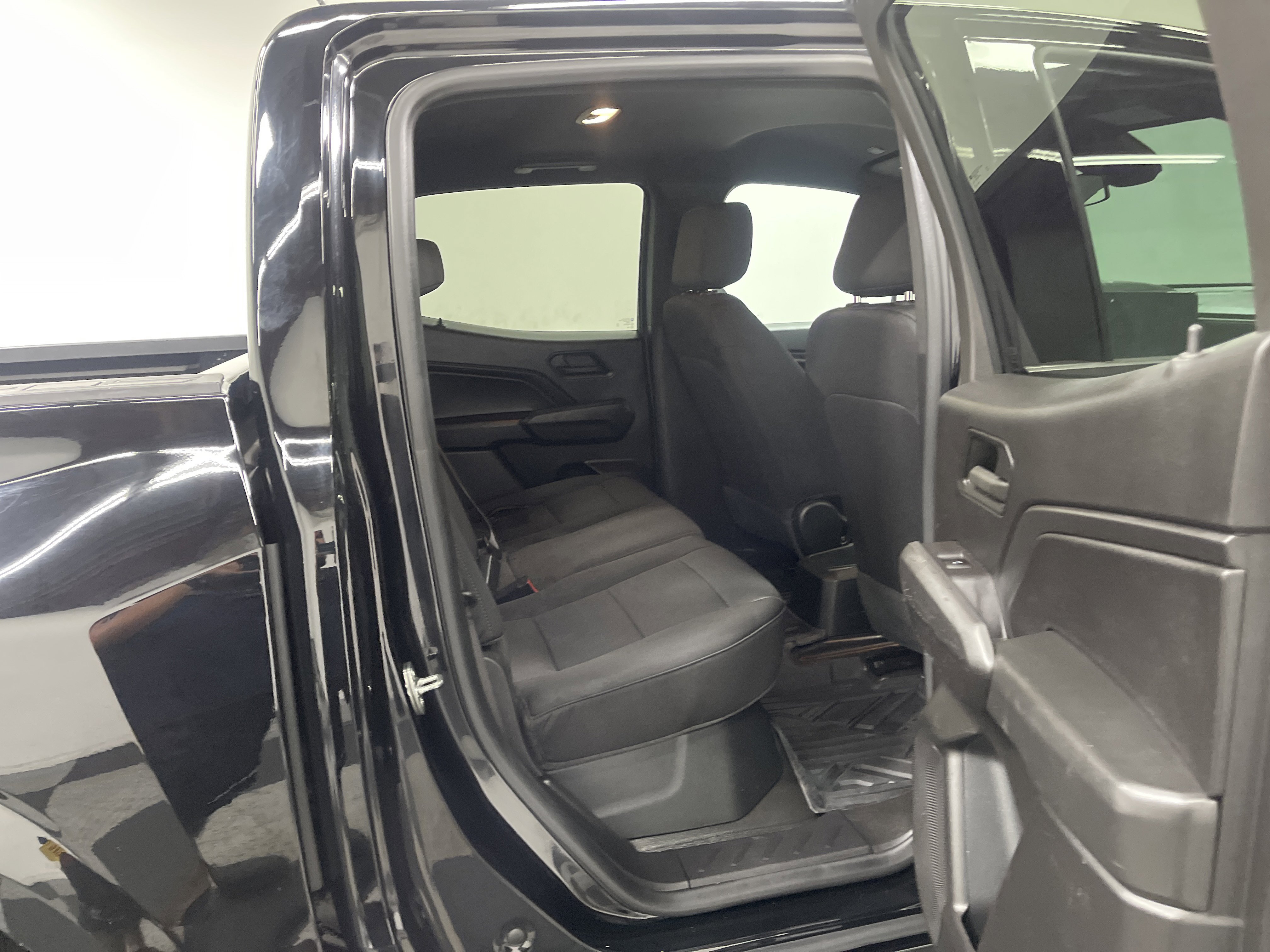 Used 2023 Chevrolet Colorado W/T RWD image 19