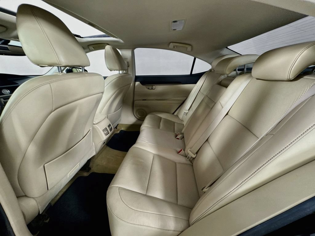 Used 2013 Lexus ES 350 w/ Luxury Pkg FWD image 32
