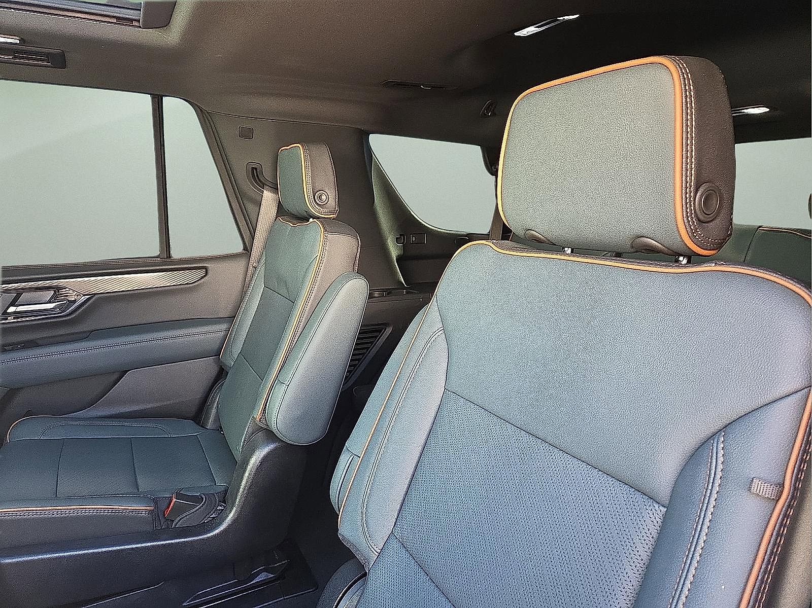 Used 2025 GMC Yukon AT4 w/ AT4 Premium Plus Package image 9