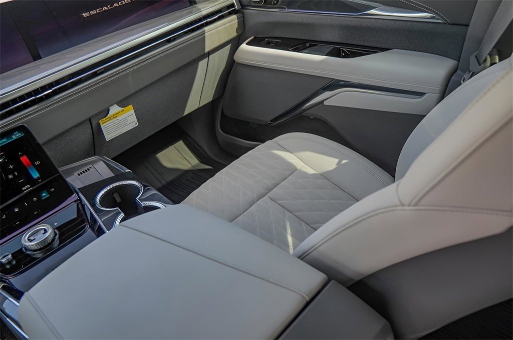 New 2026 Cadillac Escalade IQ Luxury 1 w/ LPO, Floor Liner Package image 21
