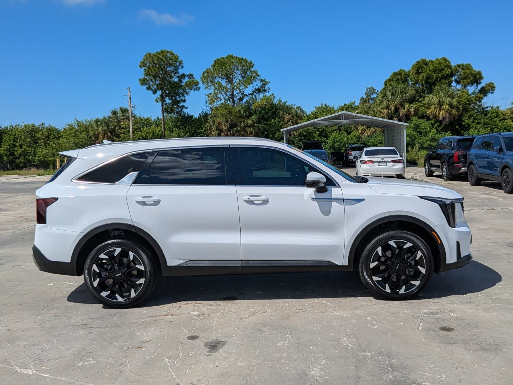 Certified 2026 Kia Sorento EX AWD/4WD image 9