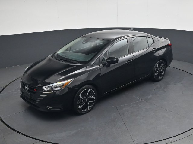 Used 2024 Nissan Versa SR FWD image 30