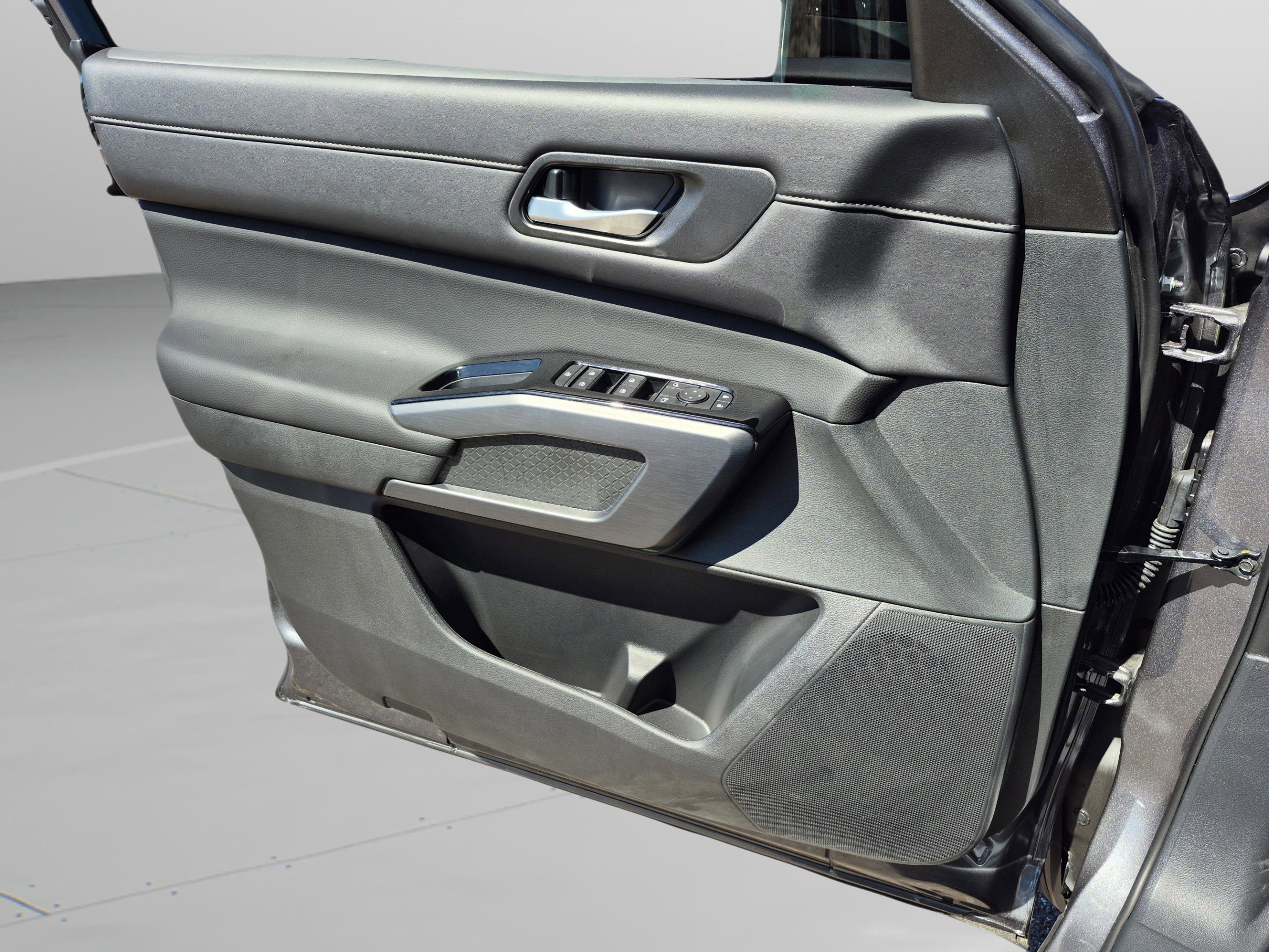 New 2026 Nissan Pathfinder SL FWD image 24