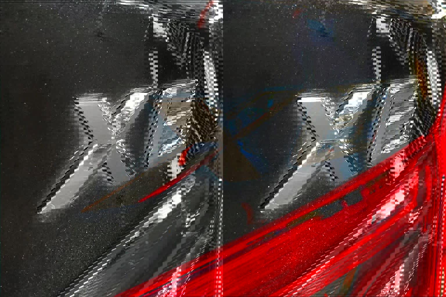 Used 2018 BMW X6 xDrive35i w/ M Sport Package image 9