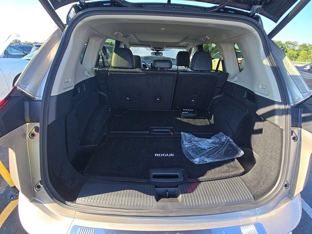 Certified 2026 Nissan Rogue Platinum w/ Platinum Premium Package AWD/4WD image 16