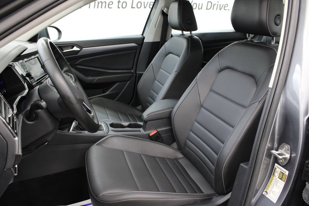 Used 2024 Volkswagen Jetta SE FWD image 13