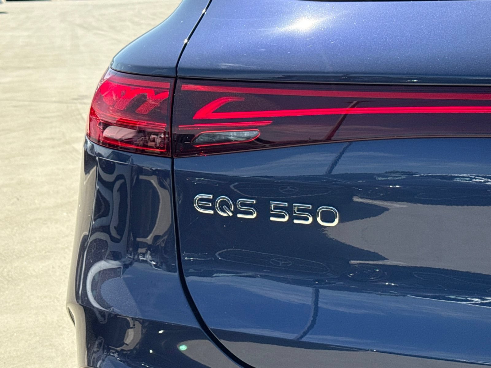 New 2026 Mercedes-Benz EQS 550 4MATIC SUV image 9