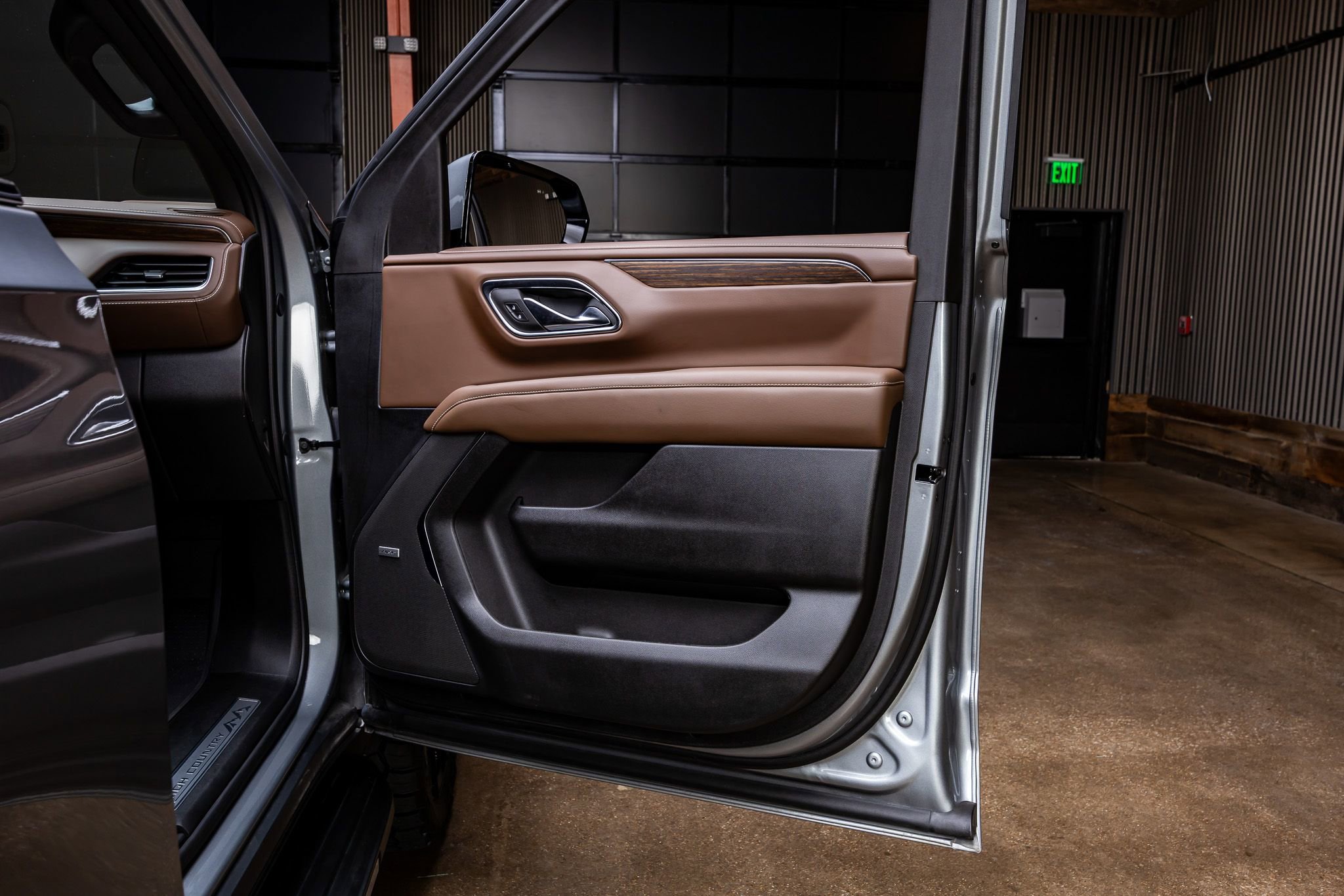 Used 2024 Chevrolet Suburban High Country w/ Advanced Technology Package AWD/4WD image 40