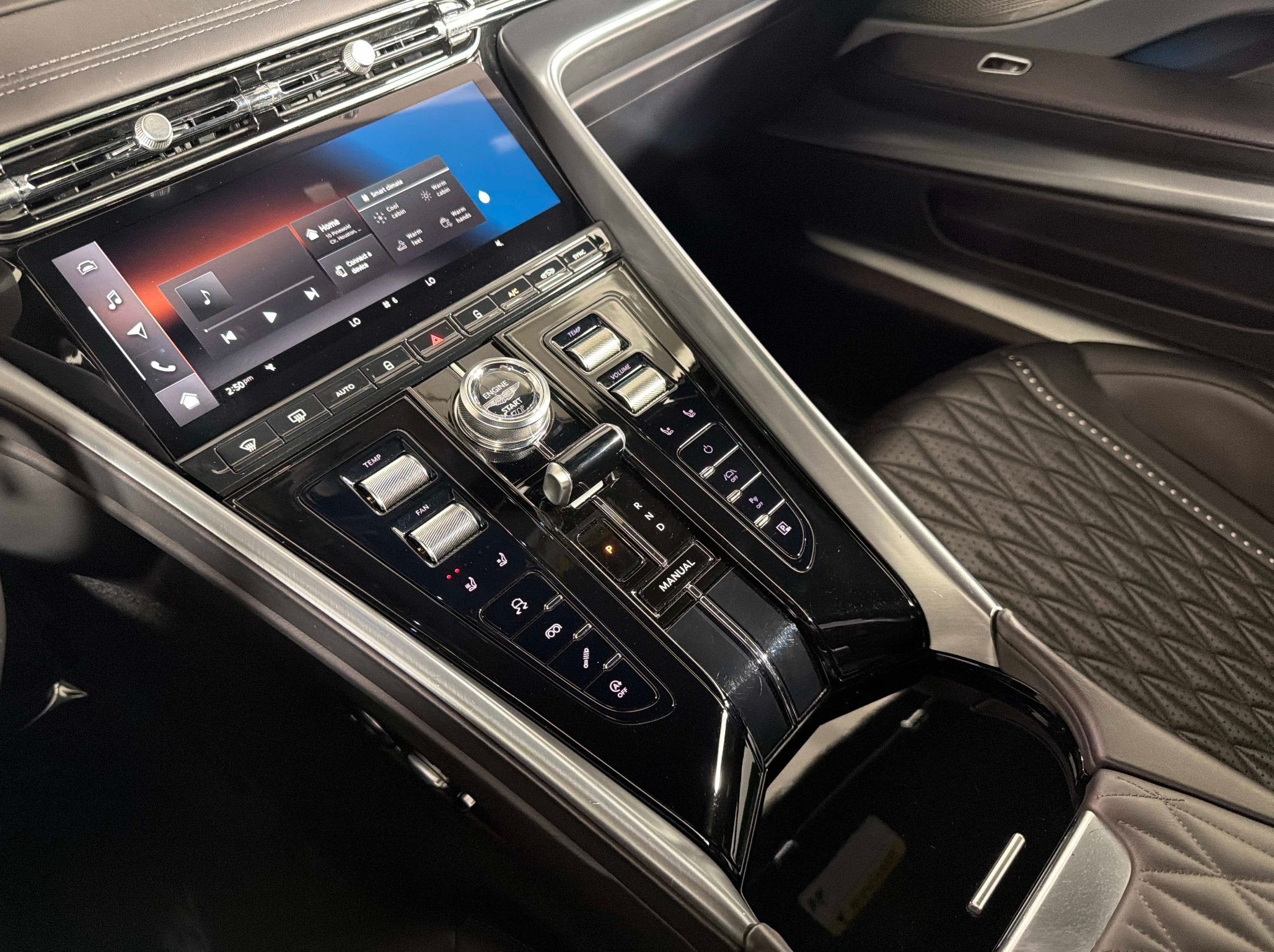 Used 2024 Aston Martin DB12 Coupe RWD image 41
